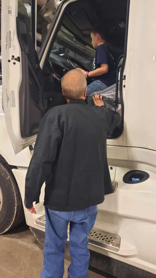 4H-ers check out trucks at Wiers International Trucks Logansport